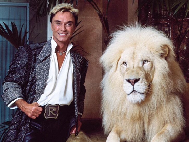 Roy Horn of Siegfried and Roy Dead at 75 After Catching COVID-19