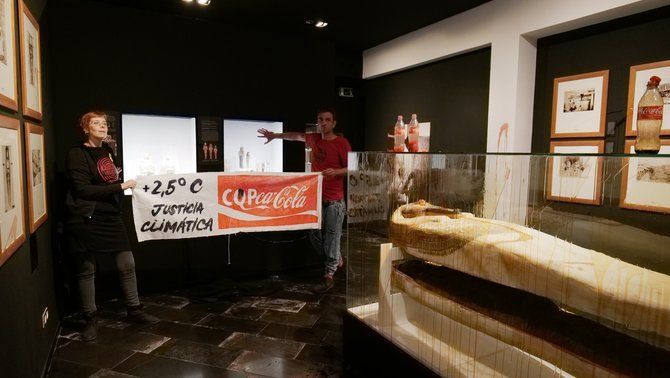 Els activistes han fet l'acció al Museu Egipci perquè Egipci és el país on se celebra la COP27
