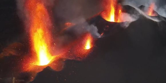 4. Los movimientos sísmicos en los 3 meses previos a la erupción en el Hierro ocurrieron en la Palma en 