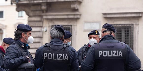 8. El asesinato de un mantero nigeriano en pleno día conmociona a Italia