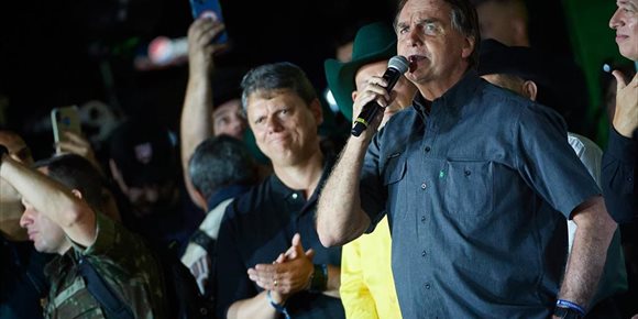 5. Bolsonaro rechaza acudir a más debates electorales en la primera vuelta y revalúa su presencia en los medios