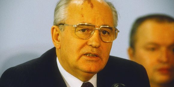 2. Macron, Johnson y otros líderes europeos expresan sus condolencias por la muerte de Gorbachov
