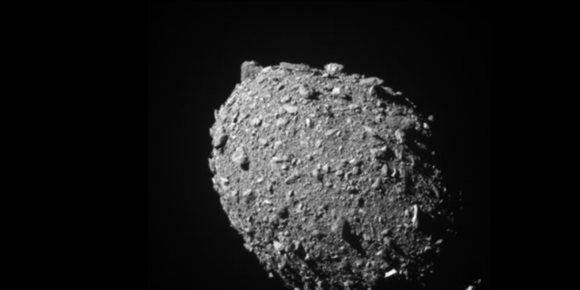 8. La NASA acierta a impactar una nave contra un asteroide para desviarlo