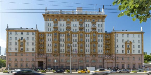 2. La Embajada de EEUU en Rusia pide a sus ciudadanos que abandonen 