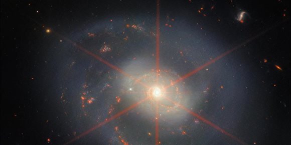 6. Webb capta la galaxia espiral NGC 7469, que alberga un núcleo activo