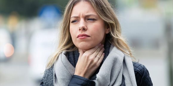 1. Afonía y frío: ¿sirve de algo protegernos la garganta en los días de menor temperatura?