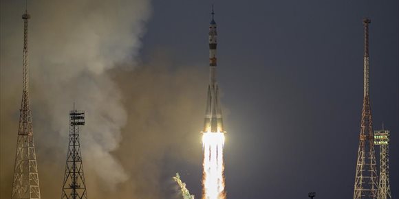 1. La Soyuz de rescate se acopla a la Estación Espacial Internacional
