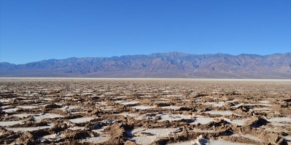 1. Explicación a los patrones en forma de panal de los desiertos de sal