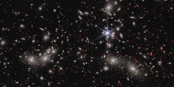 5. Webb revela galaxias ricas en metales en el universo primitivo
