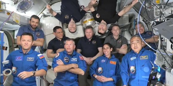 4. Once tripulantes de cinco países coinciden en la Estación Espacial