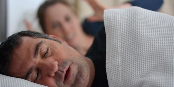 1. La apnea del sueño acelera el envejecimiento, pero esta terapia respiratoria lo combate