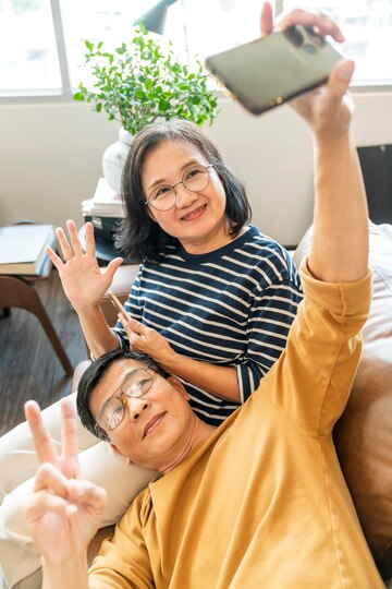 1,000+ Asian Elderly Couple Pictures
