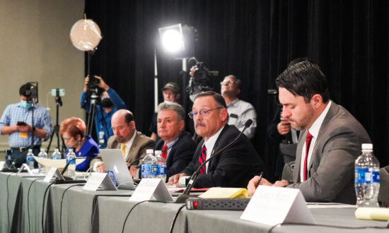 mail?url=https%3A%2F%2Fimg.theepochtimes.com%2Fassets%2Fuploads%2F2020%2F11%2F30%2FHearing-550x330.jpg&t=1606832729&ymreqid=db14a754-fed5-3305-1c72-560013014500&sig=1xmSlgJleNPFeOwR7VjQIg--~D