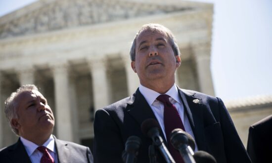 mail?url=https%3A%2F%2Fimg.theepochtimes.com%2Fassets%2Fuploads%2F2020%2F12%2F09%2Fpaxton-at-supreme-court-550x330.jpg&t=1607709273&ymreqid=db14a754-fed5-3305-1c2c-2e0049017900&sig=9VirGXB1i2zt5fEAc1KlUQ--~D