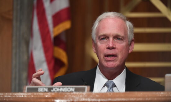 mail?url=https%3A%2F%2Fimg.theepochtimes.com%2Fassets%2Fuploads%2F2021%2F03%2F03%2Fron-johnson-550x330.jpg&t=1623598974&ymreqid=db14a754-fed5-3305-1c33-df000701c400&sig=NAnyyLQyIFr93uE5gAhflg--~D