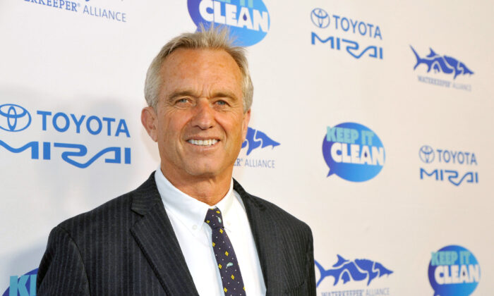 RFK Jr. Sounds the Alarm on US Middle Class