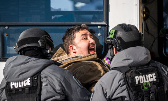 Police Escalate Arrests in Ottawa as Protest Organizer Says Leaving Is Safest Option