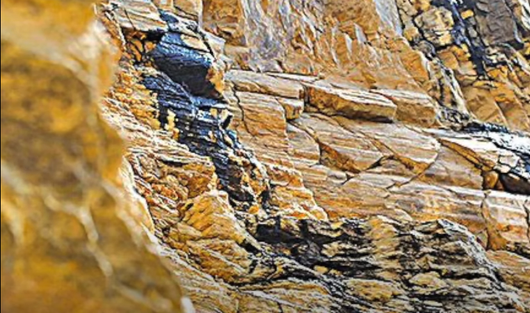 Bhutan vẫn giữ được mạch chảy Shilajit không ngừng nghỉ suốt hàng ngàn năm qua (Ảnh: chụp từ video)
