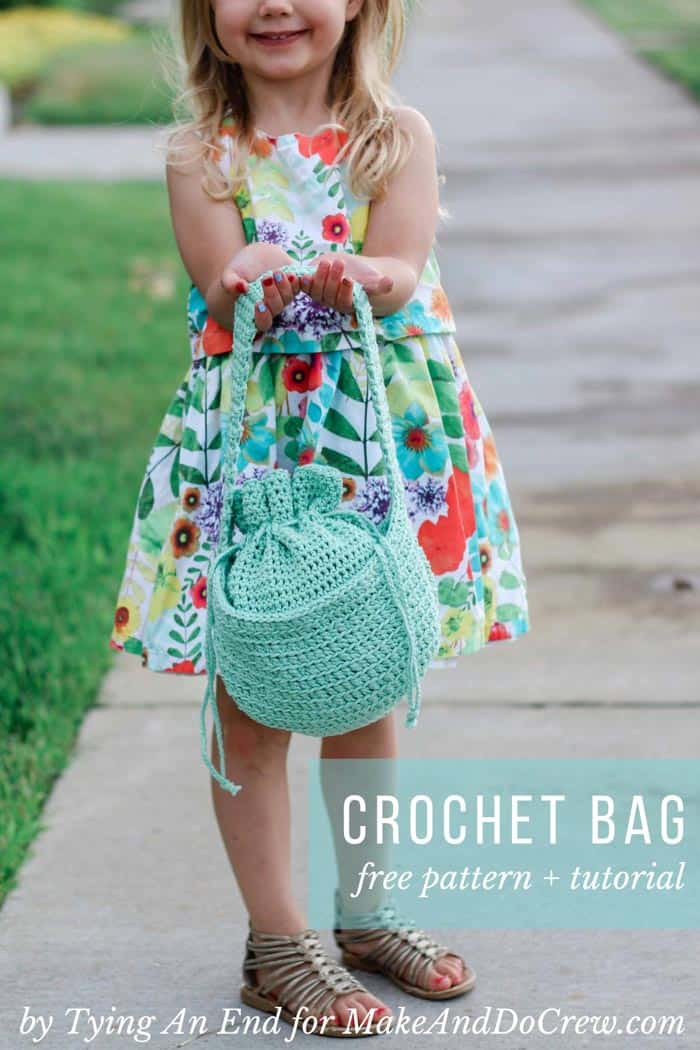 This quick, sturdy cotton bag makes a perfect kids purse or crochet lunch bag! Free pattern and detailed tutorial.