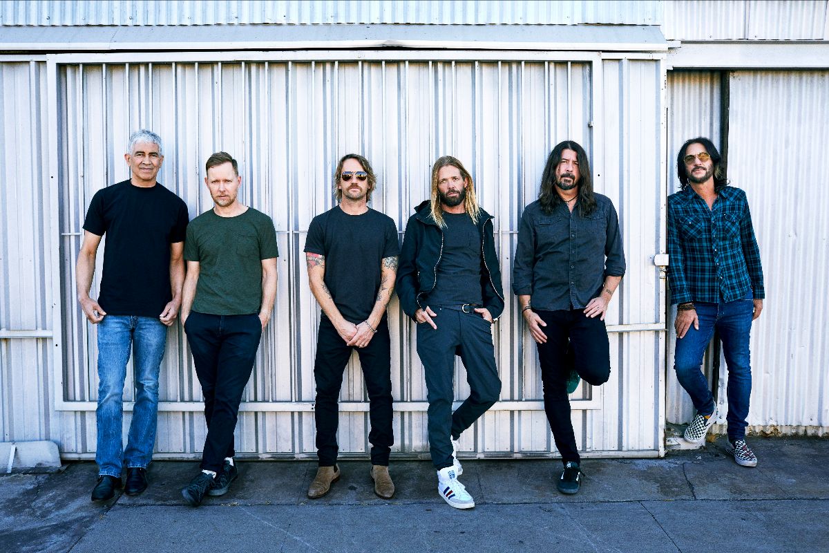 FOO FIGHTERS CELEBRATE DAVE GROHL’S BIRTHDAY WITH NEW TRACK “WAITING ON A WAR”