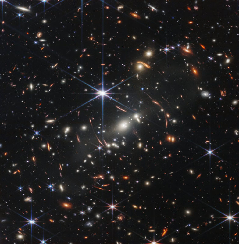 Η πρώτη ιστορική φωτογραφία από το τηλεσκόπιο James Webb. Βλέπουμε χιλιάδες γαλαξίες να στροβιλίζονται στην αιωνιότητα. 
