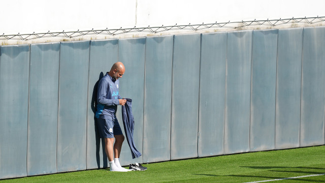 Protesto fez Guardiola acabar com treino do City: "Todo mundo para dentro"