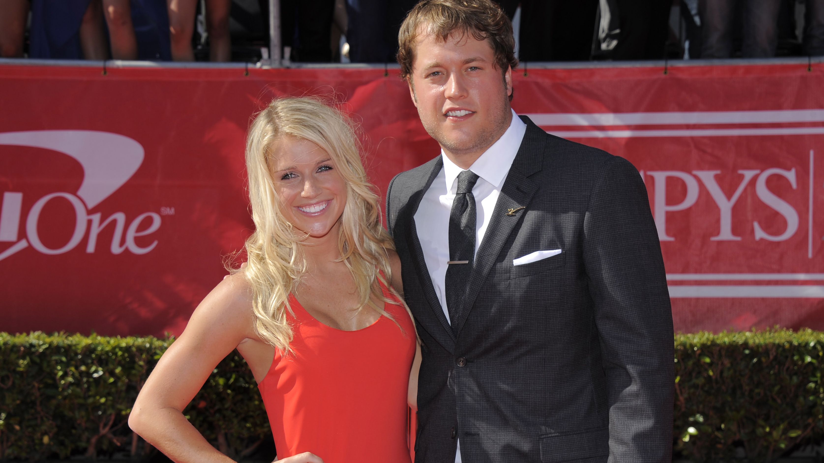 Wife of NFL QB posts update after brain surgery