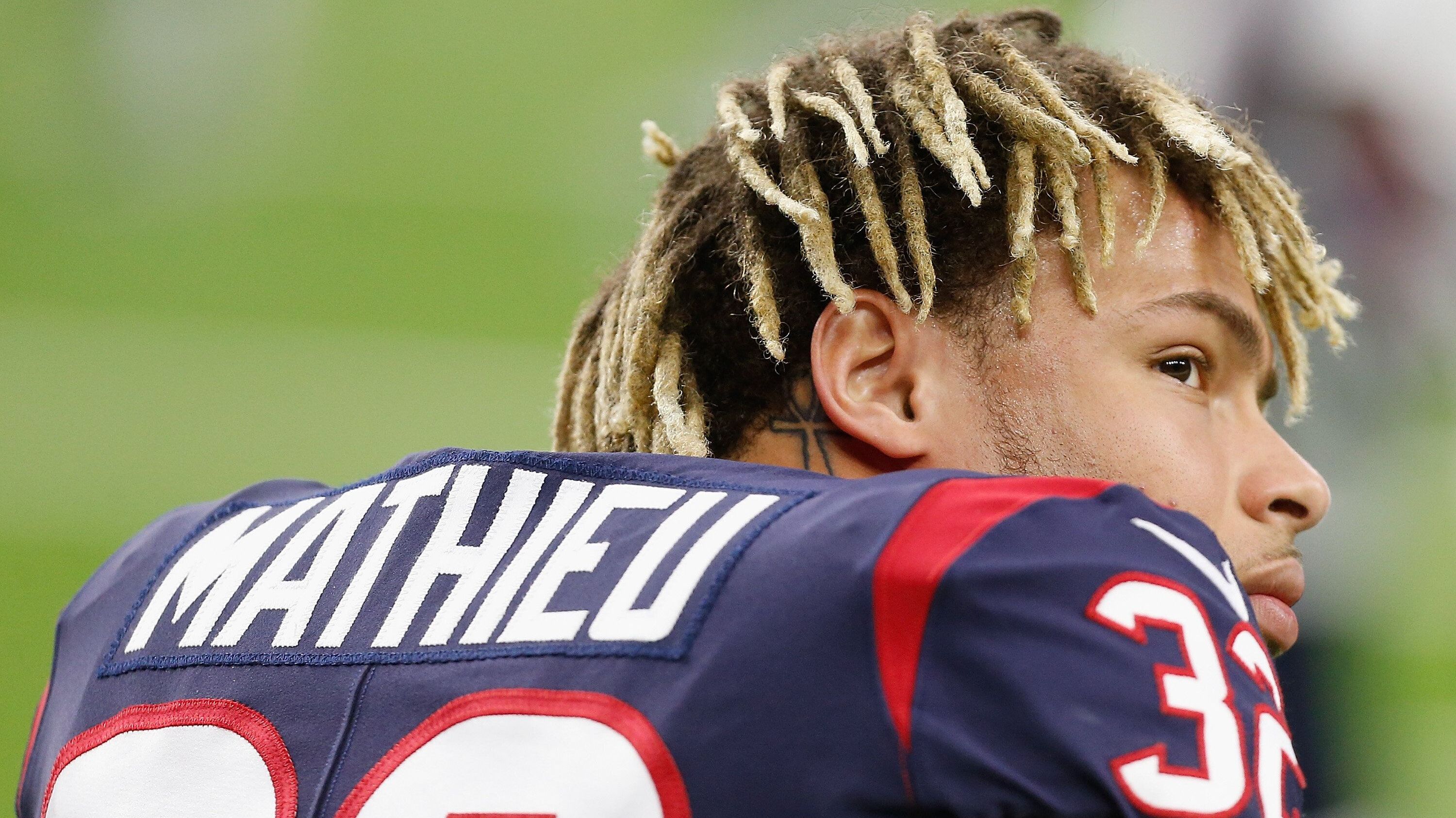 Feds: NFL star's relative tried to extort millions from him