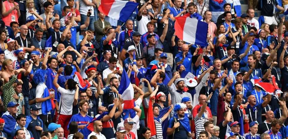 Des supporters de l'équipe de France lors de la victoire face à l'Uruguay, le 6 juillet 2018 (D. DILKOFF/AFP).