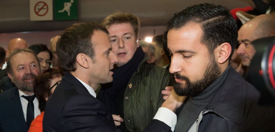 Alexandre Benalla (à droite) avec Emmanuel Macron au salon de l'agriculture, le 24 mars 2018
