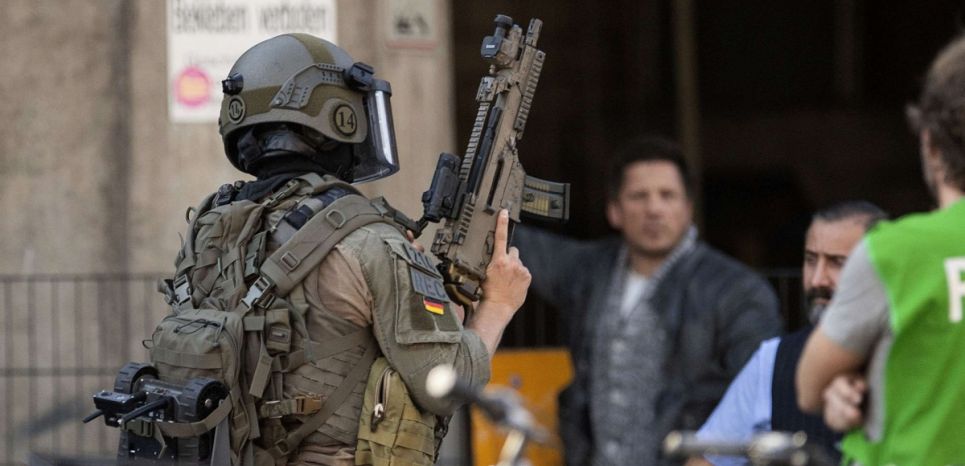 Une prise d'otages survenue dans la gare de Cologne a fait trois blessés en plus de l'assaillant ce lundi 15 octobre.