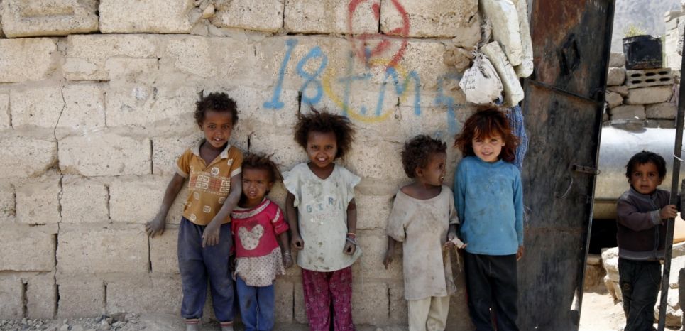 Dans les rues de Sanaa au Yémen, des enfants dont les familles ont été déplacées par les conflits. Le 14 octobre 2018.