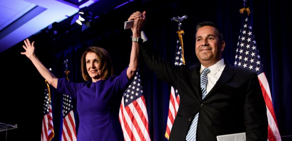 Nancy Pelosi, cheffe des démocrates à la Chambre des représentants, et Ben Ray Lujan, élu démocrate du Nouveau-Mexique