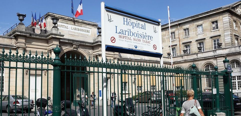 L'entrée de l'hôpital Lariboisière.