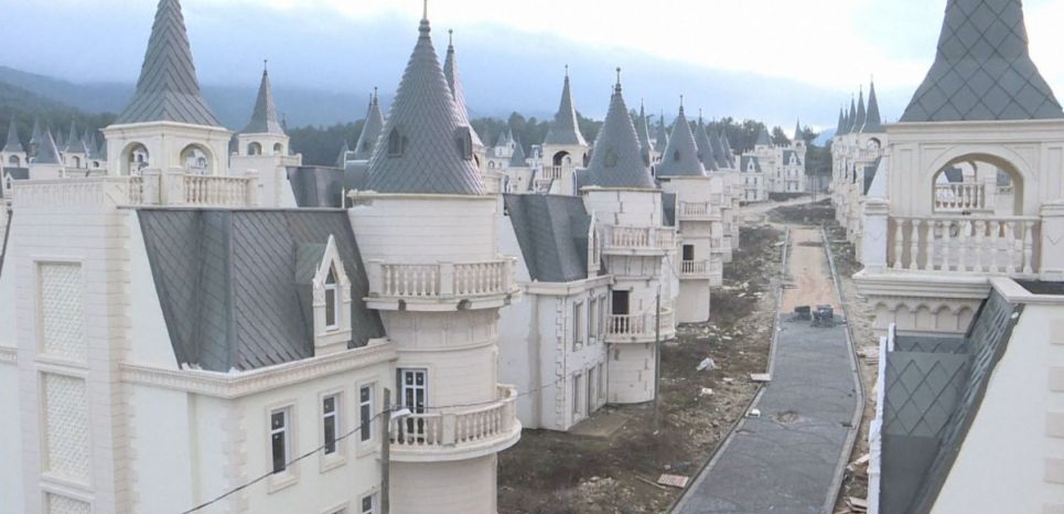 Le projet immobilier tourne à la cité fantôme à Mudurnu, dans le nord-ouest de la Turquie.