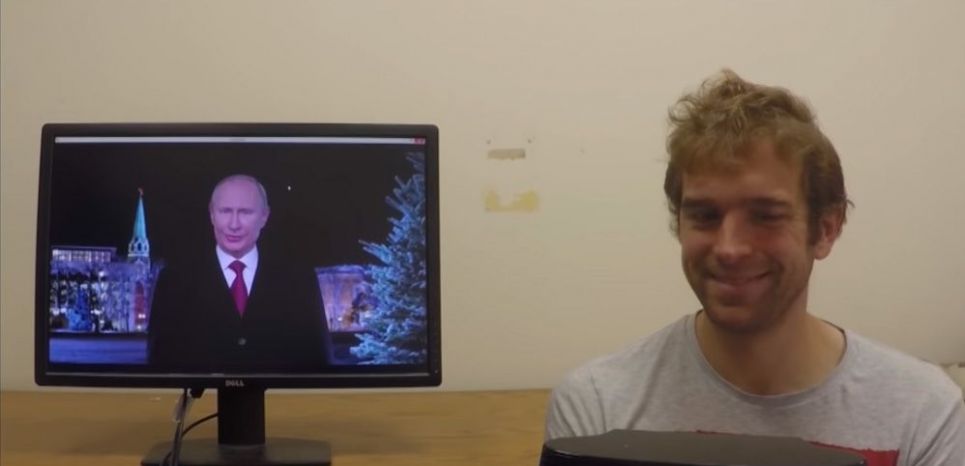 Avec les technologies de deepfakes, le chercheur Matthias Niessner est capable de transformer en direct l'expression du visage de Vladimir Poutine (et de le faire sourire !)