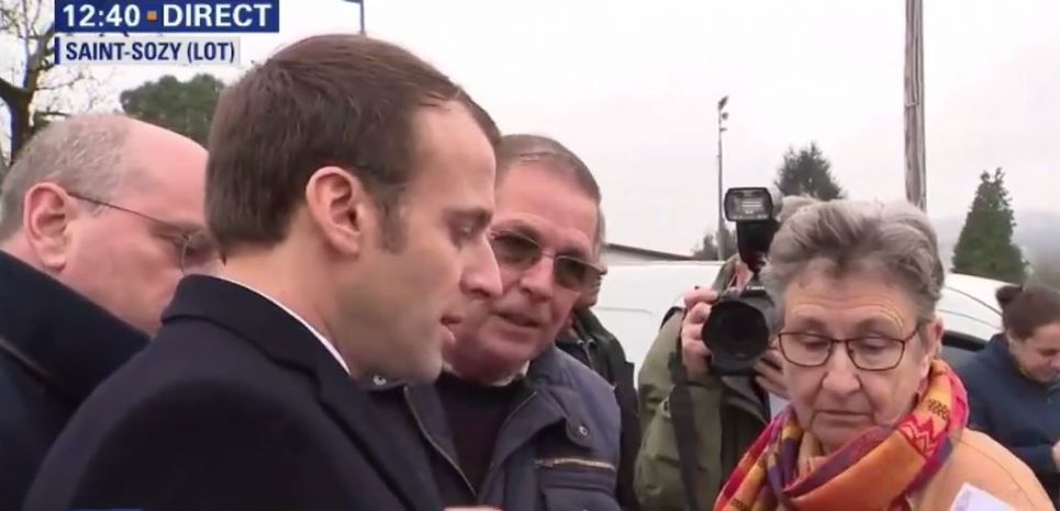 Avant son débat avec les élus du Lot, Emmanuel Macron a fait une halte dans le village voisin de Souillac. 