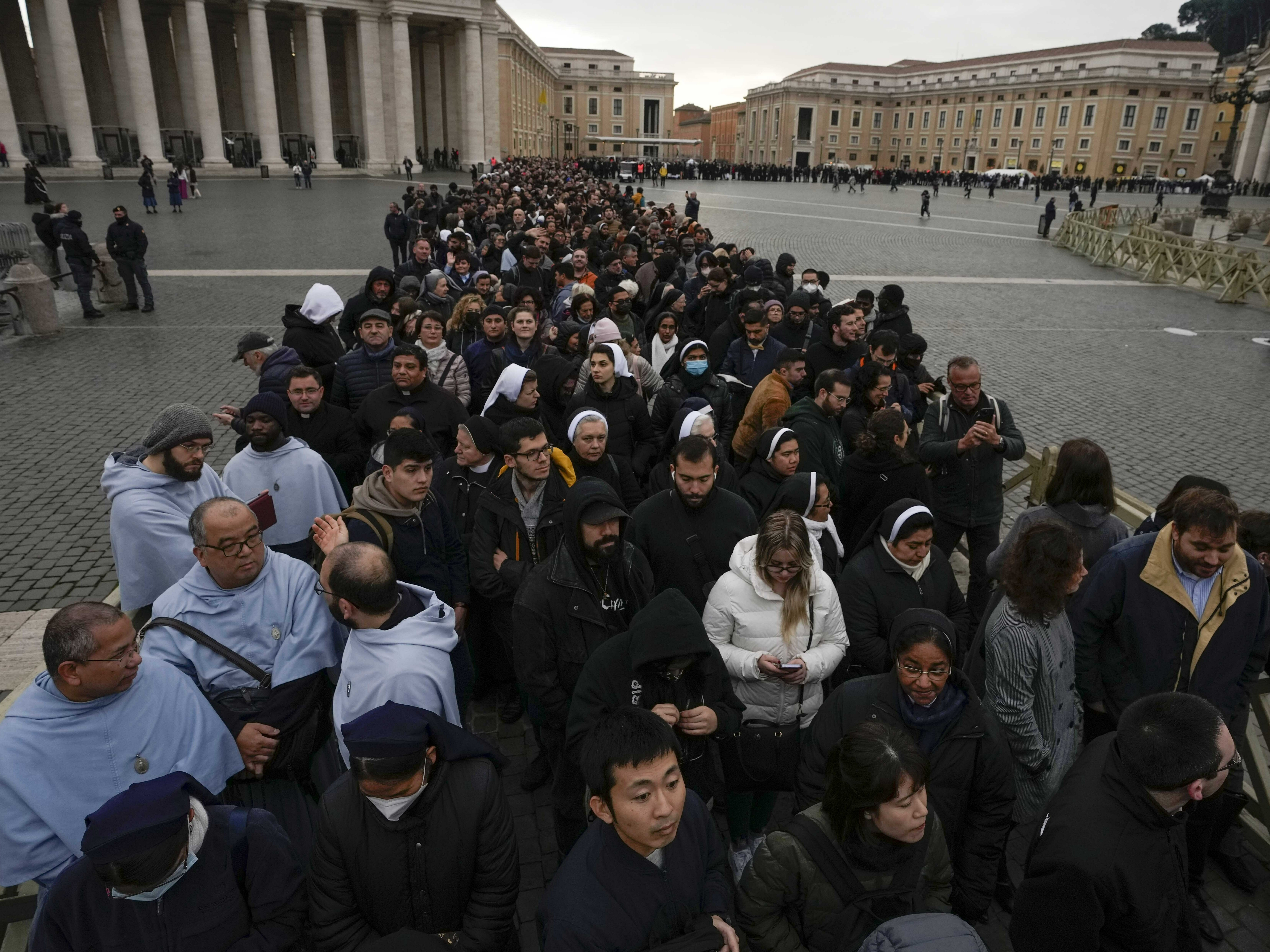 Thousands queue to pay tribute as the body of retired pope Benedict
XVI lies in state Thousands queue to pay tribute as the body of retired pope Benedict XVI lies
in state