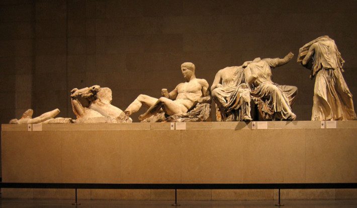Η λεηλασία του Παρθενώνα: Ένα εμβληματικό σκάνδαλο διαφθοράς και διαπλοκής