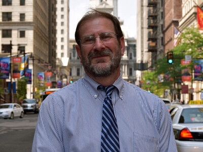 Galardonado Dr. Jay Kostman (PRNewsfoto/Philadelphia FIGHT Community Health Centers)