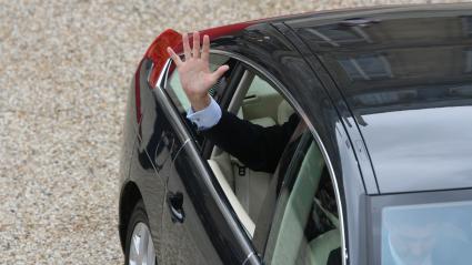 Jacques Chirac quitte l\'Elysée, le 16 mai 2007, après deux mandats à la tête du pays. Il laisse la place à Nicolas Sarkozy.