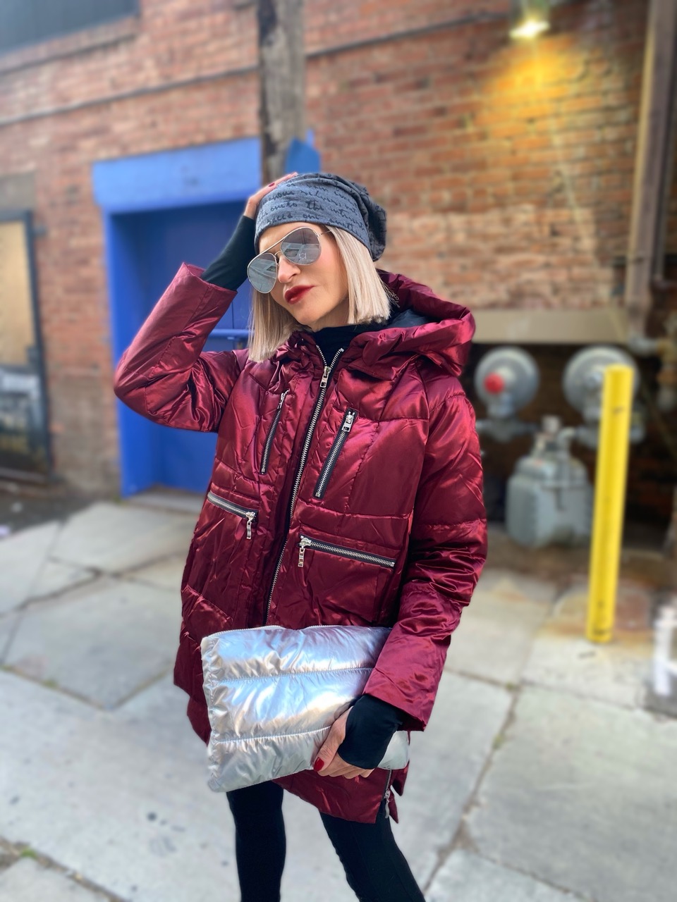 Lifestyle Influencer, Jamie Lewinger of More Than Turquoise styling the Amazon Down Coat from Orolay in wine. 