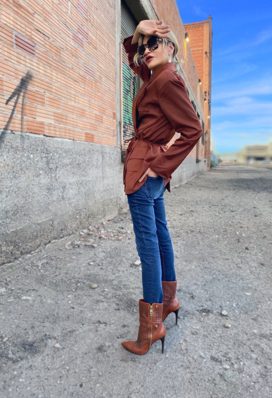 Lifestyle Influencer, Jamie Lewinger of More Than Turquoise wearing Solid Open Front Blazer from SheIn
