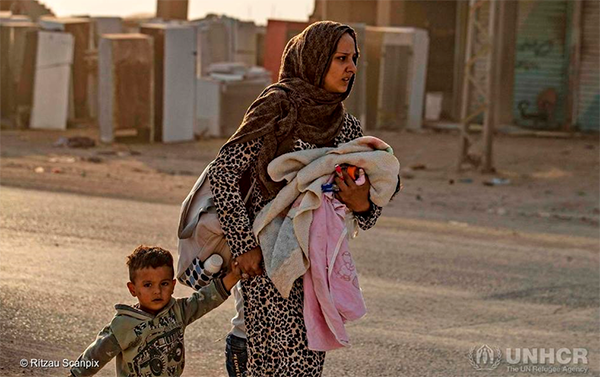 Une mère syrienne et ses enfants fuyant la frontière avec la Turquie.  © Ritzau Scanpix