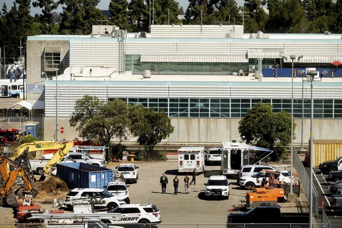 Mỹ: Xả súng tại California, 9 người thiệt mạng, nhà nghi phạm bốc cháy - Ảnh 2.