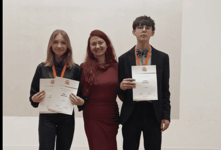 Mladi koprski pianisti s tekmovanja prinesli zlato 1 klavir zlata priznanja koper ZLATO
