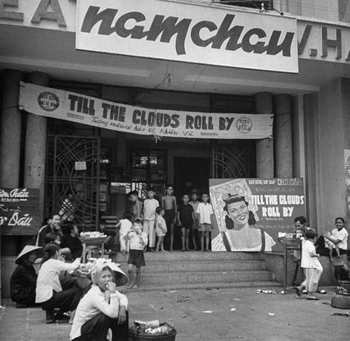 Théâtre Nguyễn Văn Hảo trên Avenue Galliéni (Trần Hưng Đạo) đang chiếu phim