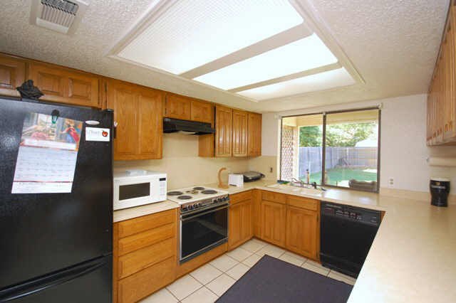 903 Thistle Ridge Ct, Arlington, TX 76017