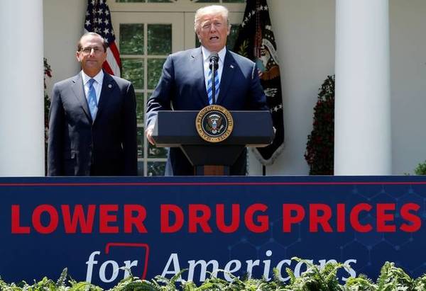 Health and Human Services Secretary Alex Azar and President Trump. (Jonathan Ernst/Reuters)