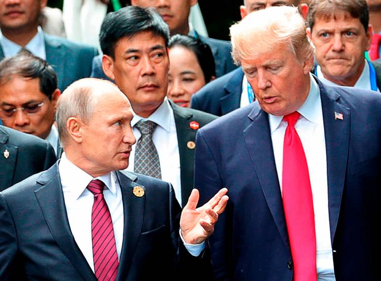 President Trump confers with Russian President Vladimir Putin last November at the APEC Summit. (Mikhail Klimentyev/Sputnik/Kremlin Pool/AP)